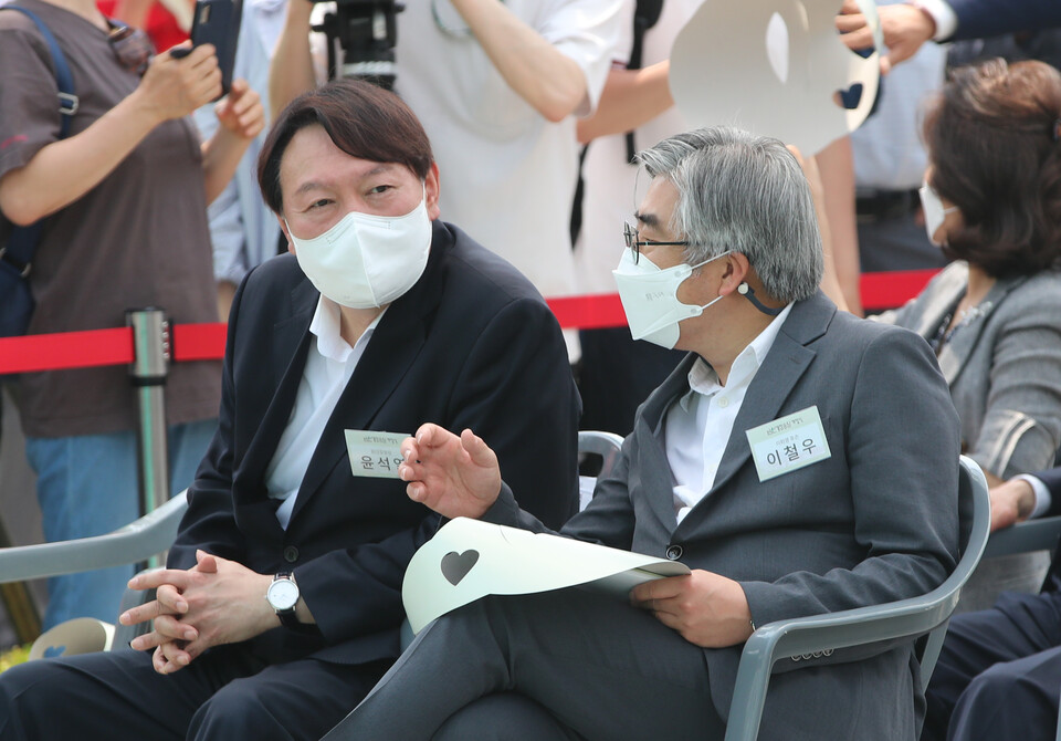 이회영 선생의 후손과 대화하는 윤석열