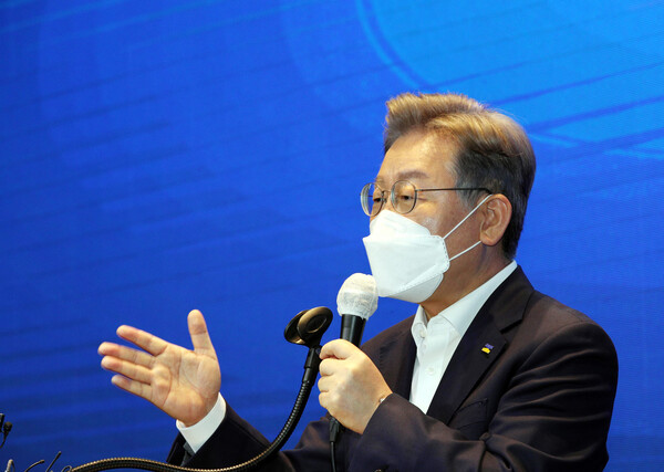 이재명 경기지사가 6일 오전 서울 여의도 글래드호텔에서 열린 ‘부동산 시장법 제정’ 국회토론회에서 환영사를 하고 있다. (사진=뉴스1)