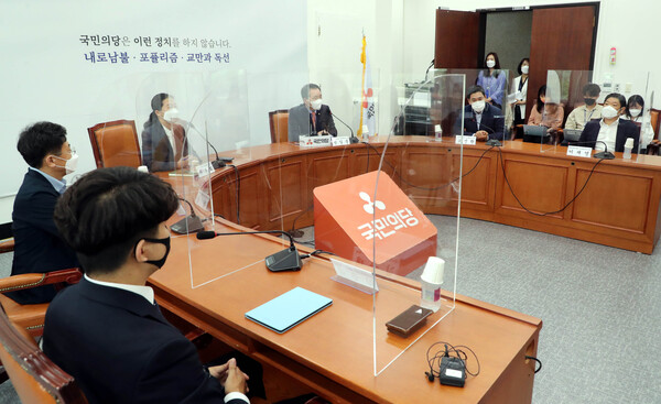 지난달 22일 오전 서울 여의도 국회에서 국민의힘과 국민의당 합당관련 실무협상단회의가 열리고 있다. (사진=뉴스1)