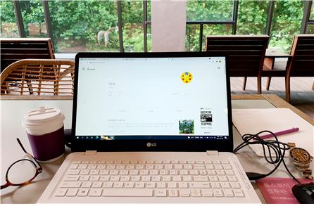 필자가 가장 좋아하는 3층 테라스 테이블