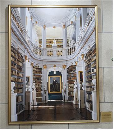 제목 : 안나 아말리아 대공비 도서관(2019) 작가 : 임영균 www.limyoungkyun.org