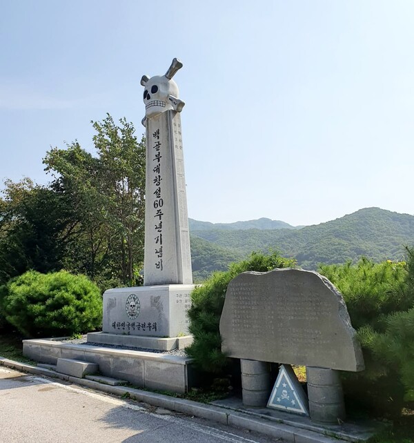 폭양이 내리쬐는, 백설이 휘날리는아아아아 울고 넘던 성동고개..