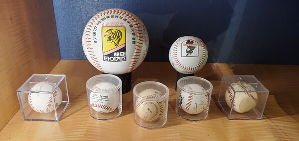 다저 스타디움 5층 박물관에 80년대 한국 프로야구 초창기 4연패를 달성한 해태 타이거스와 OB 베어스-롯데 자이언츠의 기념구가 노모 히데오의 빅리그 100주년 기념볼과 함께 전시돼 있다.  (사진=봉화식)