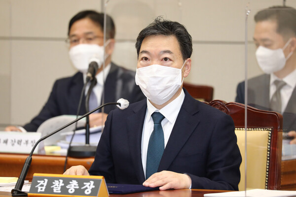 18일 서울 서초구 대검찰청에서 열린 국회 법제사법위원회의 대검 국정감사에 출석한 김오수 검찰총장. (사진=뉴스1)
