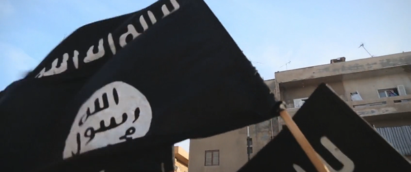 IS 점령지에서 휘날리는 IS 국기 @twitter갈무리