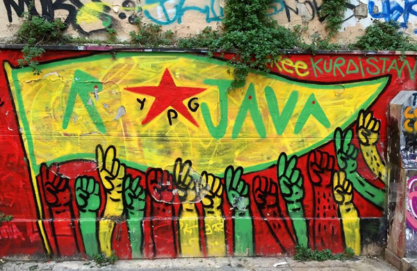 한 마을 담장의 쿠르디스탄 지지 벽화. @kecakurdan70