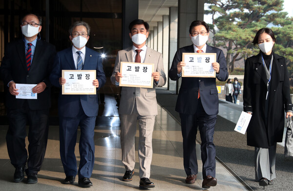 김병욱(가운데) 더불어민주당 화천대유 진상규명 특별위원회 위원장이 (사진=뉴스1)