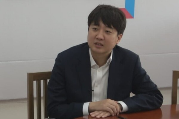 26일 뉴스버스와 인터뷰 중인 이준석 국민의힘 대표. (사진=뉴스버스)