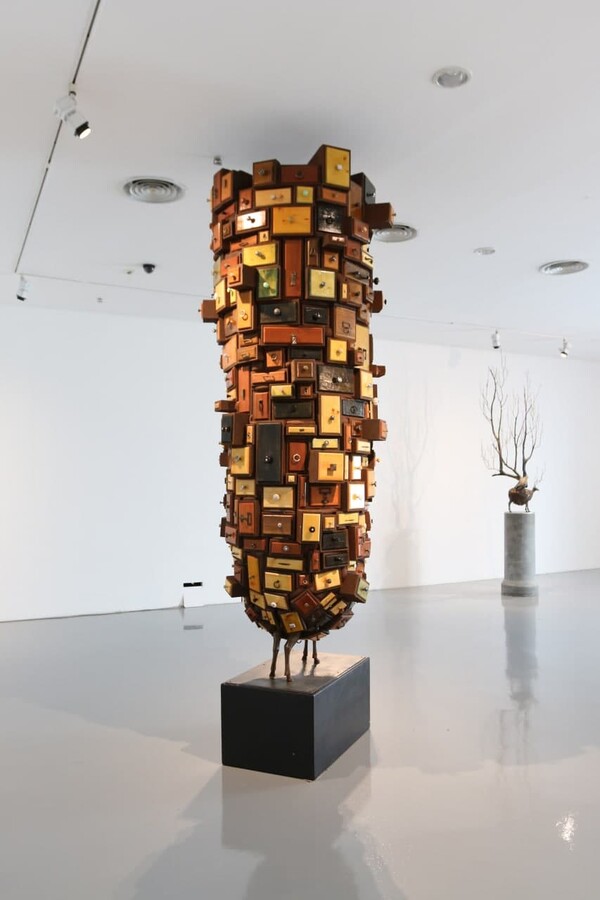 '기억저장소' Steel, Bronze, Wood(서랍장), 100x100x265cm, 2017 