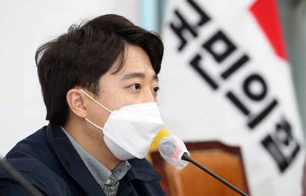 이준석 국민의힘 대표가 21일 오후 기자회견에서 선대위의 상임선대위원장과 홍보미디어 총괄본부장직 사퇴 입장을 밝히고 있다. (사진=뉴스1)