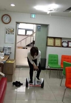 지난 2016년 1월 15일 은수미 당시 성남시 수정구 국회의원 후보가 코마트레이드가 제공한 나인봇 세그웨이를 시승하고 있다. (사진=뉴스버스)