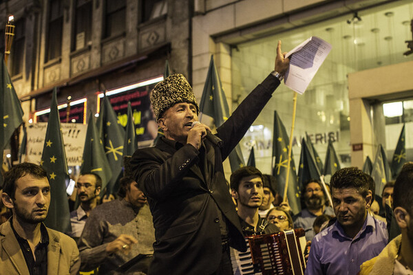 터키 거주 서캐시안 공동체가 1864년 5월 21일 서캐시안 대학살을 비난하는 집회를 하고 있다. @Corey Jackson