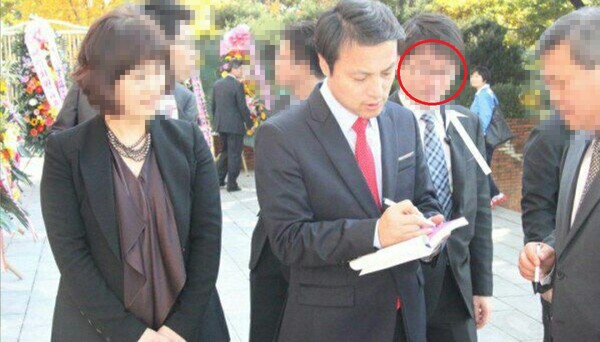 지난 2011년 이상호 당시 민주당 청년위원장이 성남 수정구 국회의원 후보 경선에 앞서 선거운동을 하고 있다. 빨간 동그라미는 특별경호단 직원으로 근무하다가 지난 2012년 6월부터 이재명 민주당 대선후보의 수행비서를 맡고 있는 김모씨다. (사진=뉴스버스)