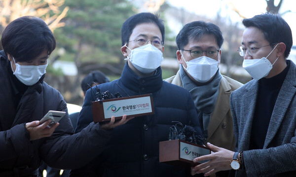 손준성 검사가 지난 2일 오전 서울 서초구 서울중앙지방법원에서 열린 구속 전 피의자심문에 출석하고 있다. (사진=뉴스1)