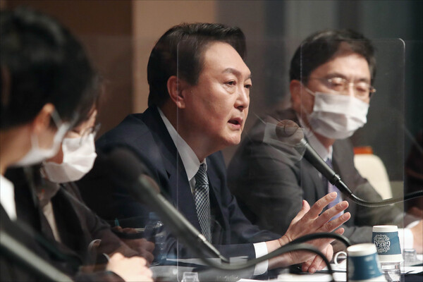 14일 오전 서울 중구 프레스센터 국제회의장에서 열린 관훈클럽 초청 토론회에서 윤석열 국민의힘 대선후보가 질의응답을 하고 있다. (사진=뉴스1)