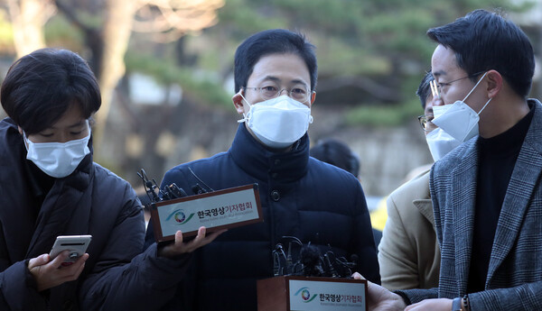 손준성 검사가 지난 2일 오전 서울 서초구 중앙지방법원에서 열린 영장실질심사에 출석하고 있다. (사진=뉴스1)