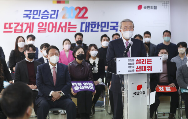 김종인 국민의힘 총괄선대위원장이 1일 서울 여의도 대하빌딩에서 열린 국민의힘 선대위 신년인사회에서 발언하고 있다.  (사진=뉴스1)