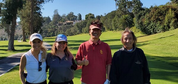 미디어 데이를 맞아 리비에라CC 5번홀에서 기념촬영. 왼쪽부터 스펙트럼 TV 니키 케이-CBS 질 페인터-필자-컬버시티 업저버의 프레드 알티에리 기자. (사진=봉화식)