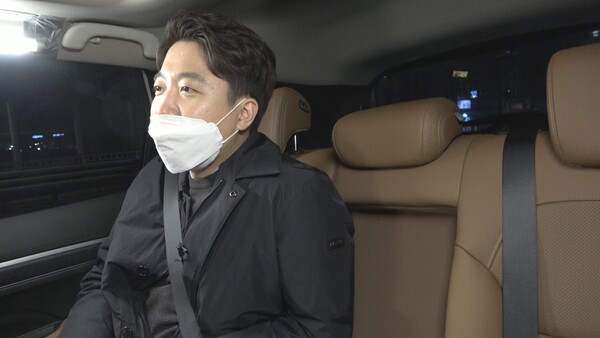 27일 밤 뉴스버스와 동행 인터뷰 중인 이준석 국민의힘 대표.(사진=뉴스버스)