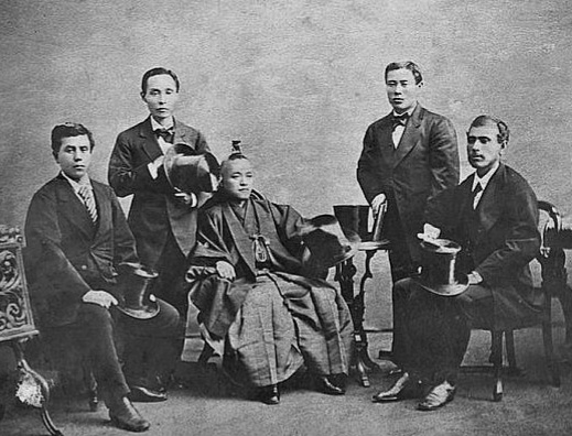 이와쿠라 사절단의 주요 인물, 좌로 부터 기도 다카요시, 야마구치 마스카, 이와쿠라 도모미, 이토 히로부미, 오쿠보 도시미치, 1871~1873