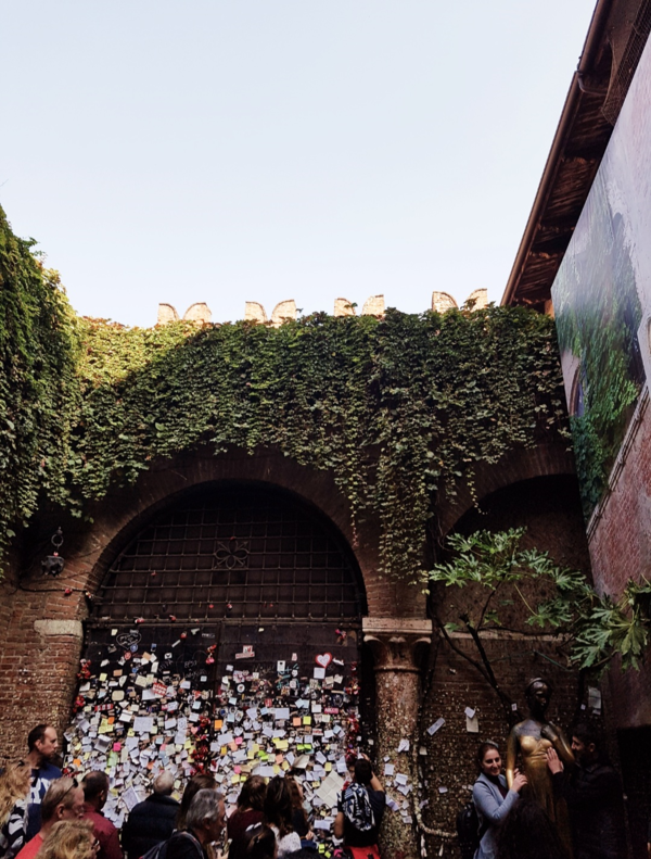 베로나 시내에 조성된 줄리엣 생가와 줄리엣 동상, 2017