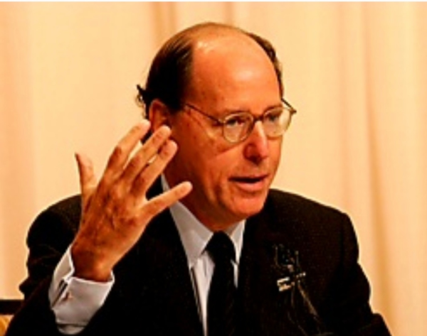 성남 아트홀 개관 기념 내한 공연 시 인터뷰 중인 길버트 카플란, 2005