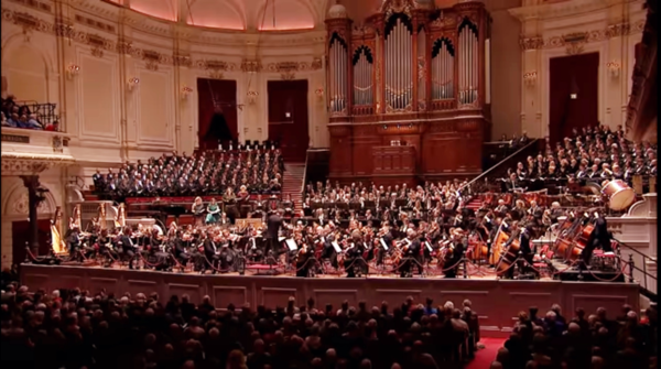 방대한 오케스트라 연합 군단이 동원돼야 공연 가능한 말러의 교향곡들(8번), 네덜란드 필, 2019