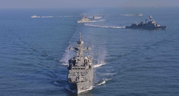 서해 울도 인근 해상에서 해상기동훈련 중인 해군 2함대.  ※ 기사본문과 직접 관련 없는 자료사진임. (사진=뉴스1)