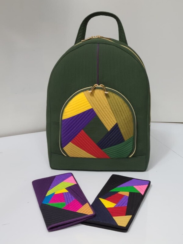 백팩(파도 23×30×10㎝ 폴리에스테르), 장지갑(9×18.5×0.5㎝ 실크) 각 2021년 /사진제공= 조성연