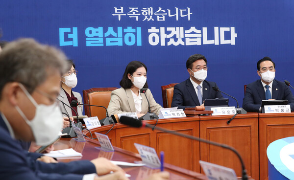 더불어민주당이 20일 오전 비상대책위원회를 열어 전략공천위의 송영길 박주민 서울시장 공천 배제 결정과 관련한 논의를 하고 있다. (사진=뉴스1) 