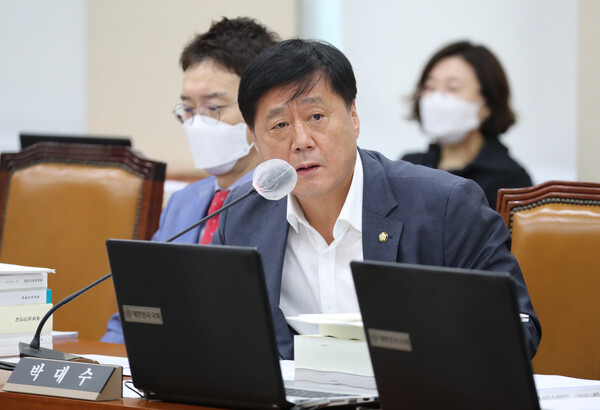 미래통합당 박대수 의원이 지난 2020년 8월 20일 오전 국회 환경노동위원회 전체회의에서 질의하고 있다. (사진=뉴스1)
