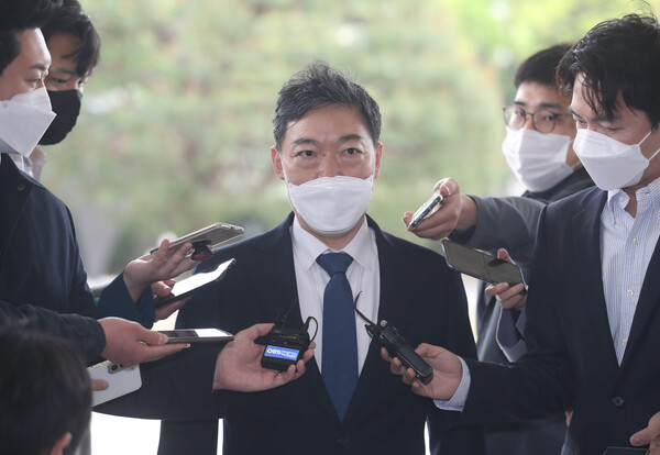 김오수 검찰총장이 22일 오전 서울 서초구 대검찰청으로 출근하며 취재진의 질문에 답변하고 있다. (사진=뉴스1)