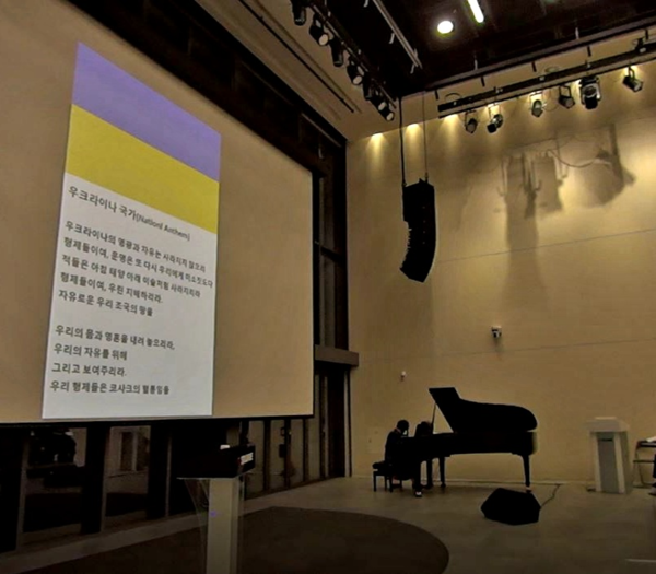 인문학교실 강연에 앞서 진행된 우크라이나를 위한 미니 콘서트, 20022. 4. 21