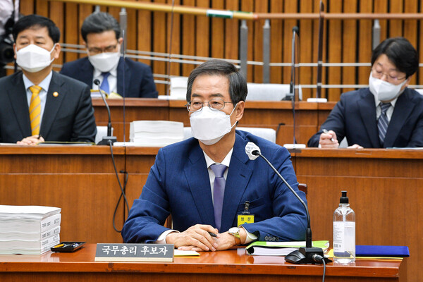 한덕수 국무총리 후보자가 26일 서울 여의도 국회에서 열린 인사청문회에 출석, 의원들의 의사진행발언을 듣고 있다. (사진=뉴스1)
