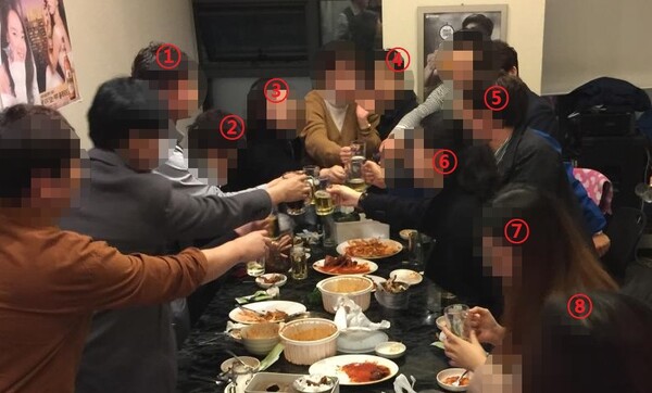 지난 2018년 4월 5일 은수미 팬클럽 '대한민국 문재인 성남시장 은수미' 밴드 회원들이 가입자 2000명 돌파를 기념해 술자리를 가졌다. 당시 참석했던 회원들 상당수가 2018년 6월 성남시장 선거 자원봉사자로 참여한 후 성남시·산하기관에 채용됐다. ①차량등록사업소 공무직 ②서현도서관 공무직 ③서현도서관 공무직 ④서현도서관 공무직 ⑤성남시 생태하천과 공무직 ⑥성남시청 비서관 ⑦서현도서관 공무직 ⑧성남시 자원봉사센터 사무국장. (사진=뉴스버스)