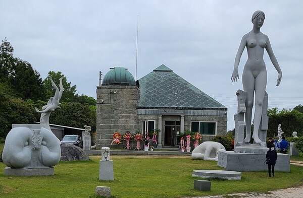 부안 금구원 야외조각 미술관에 설치된 조각작품. (사진=황현탁)