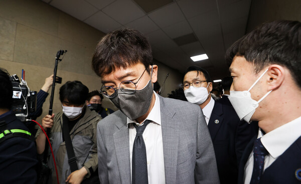 김웅 국민의힘 의원이 지난달 30일 오후 서울 여의도 국회 국회의장실 앞을 지나고 있다. (사진=뉴스1)