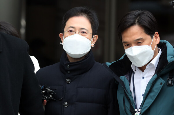 손준성 검사가 지난해 12월 2일 오후 서울 서초구 중앙지방법원에서 열린 구속 전 피의자심문(영장실질심사)를 마치고 나오고 있다. (사진=뉴스1)