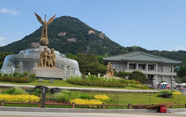 청와대 서쪽 영빈관 앞 분수대.(사진=황현탁)