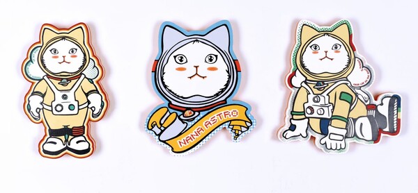 NanaAstro silkscreen on shaped wood panel 26㎝ tall ED 77 2022SUS / 사진제공 = 스튜디오 끼