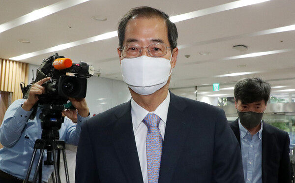 한덕수 국무총리 후보자가 20일 오전 서울 종로구 한국생산성본부에 마련된 인사청문회 준비단 사무실로 출근하고 있다. (사진=뉴스1)