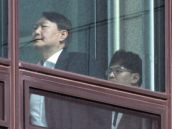 윤석열 대통령이 검찰총장 재임시절인 2019년 10월 31일 대검 청사에서 반부패·강력부장인 한동훈 법무부장관과 점심 식사를 위해 이동하고 있다. (사진=뉴스1)