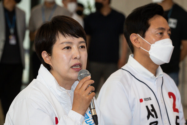 김은혜 국민의힘 경기도지사 후보가 30일 김포공항 국내선 청사에서 열린 김포공항 이전 저지를 위한 공동 기자회견 및 연대 협약식에서 발언하고 있다. (사진=뉴스1)