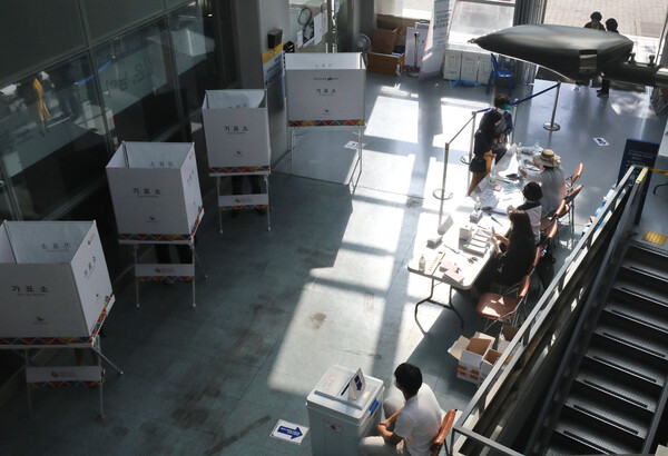 제8회 전국동시지방선거일인 1일 서울 도봉구 르노삼성자동차 도봉사업소에 마련된 도봉2동 제5투표소가 한산한 모습을 보이고 있다. (사진=뉴스1)