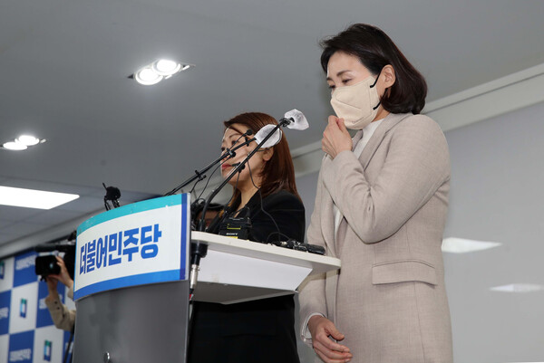 이재명 더불어민주당 국회의원의 배우자 김혜경 씨가 지난 2월 9일 오후 서울 여의도 더불어민주당 중앙당사에서 과잉의전 논란 관련 사과 기자회견을 하고 있다. (사진=뉴스1)