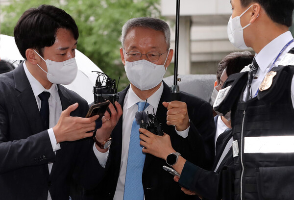 백운규 전 산업통상자원부 장관이 15일 송파구 서울동부지방법원에서 열린 구속 전 피의자 심문에 출석하고 있다. (사진=뉴스1)