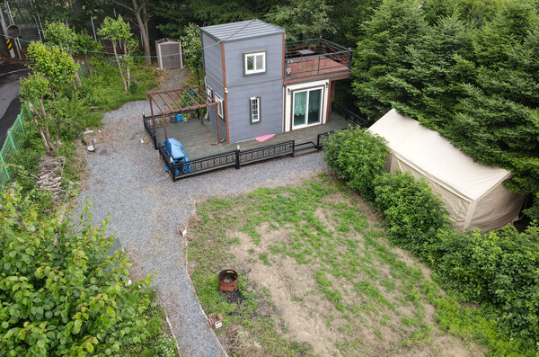 한상혁 방통위원장이 지분 20%를 소유하고 있는 것으로 알려진 대전 유성구 덕명동에 총 1445㎡(약 438평) 규모의 농지 2필지에 조립식 농막이 설치돼 있다. (사진=뉴스1)