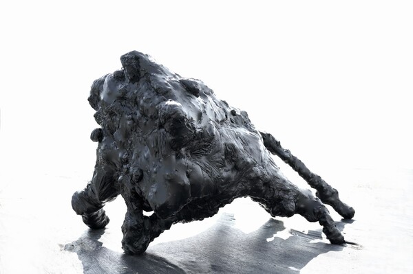 재구성된 덩어리 115×97×98㎝ 초산비닐수지 발포우레탄 스티로폼 구조목 2022 / 사진 제공 = 심승욱 작가 