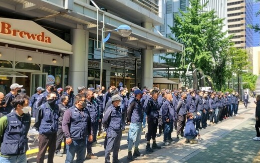 한국노총 건설산업노조 조직정상화공동대책위가 지난 3일 한국노총 앞에서 진병준 위원장의 사퇴를 요구하는 집회를 열었다. (사진=건설노조 공대위 제공)