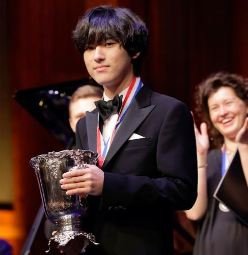 스타 탄생! 16회 반 클라이번 국제피아노콩쿠르 우승자 임윤찬 (출처, 연합뉴스)